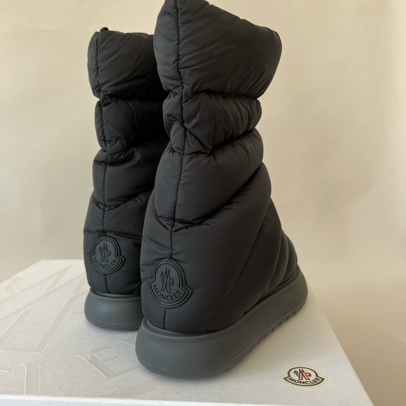 Moncler Gaia Mid Puffer Boots in Black - Picture 5 of 8
